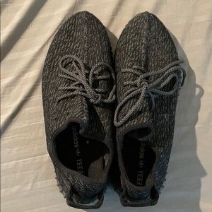 Clone Yeezy shoes in black